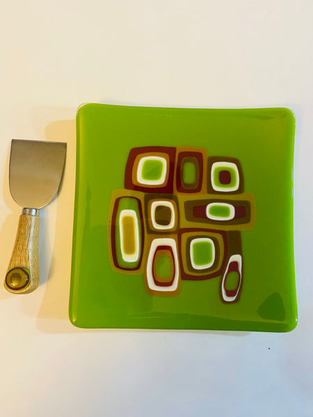 Plate with decorative knife